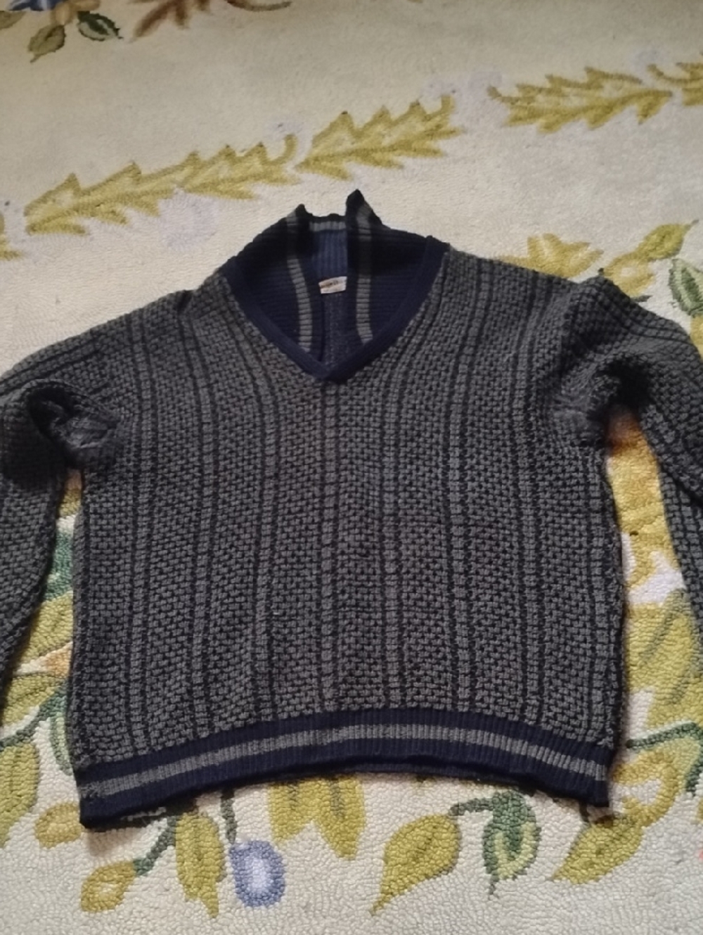 Men's Vintage XL Wool Puritan Gray Navy Blue Sweater Slightly Distressed